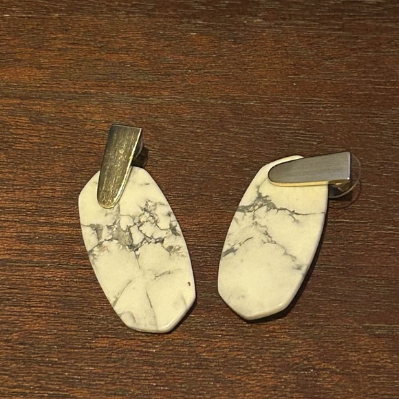 Kendra Scott • Aragon Earrings • White Howlite • Gold Tone - Picture 2 of 3